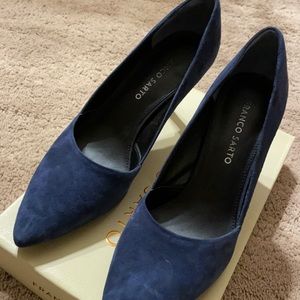Women’s blue velvet shoes